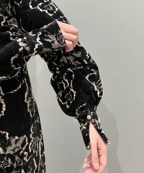 加歩さんの「BEAMS WOMEN｜RBS / ジャカード ベルベット ワンピース」を使ったコーディネート