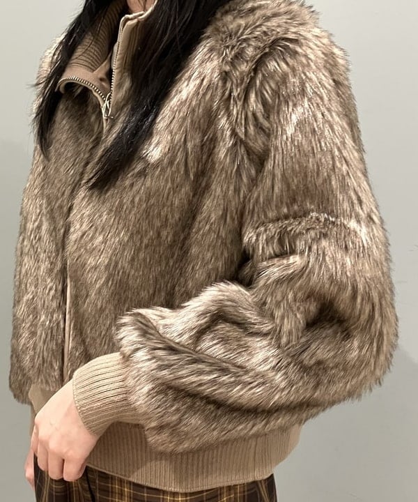 加歩さんの「BEAMS WOMEN｜【別注】PENNEY&rsquo;S / ファー ジャケット」を使ったコーディネート