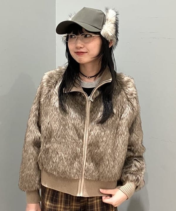 加歩さんの「BEAMS WOMEN｜【別注】PENNEY&rsquo;S / ファー ジャケット」を使ったコーディネート
