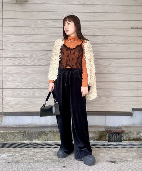 カタヤマ アヤさんの「BEAMS WOMEN｜ミックス ループ編み ニット ジャケット」を使ったコーディネート