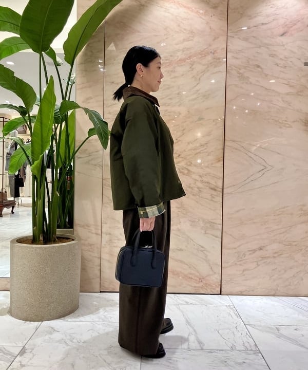 小笠原 楓さんの「BEAMS WOMEN｜ポプリン 2タックパンツ」を使ったコーディネート