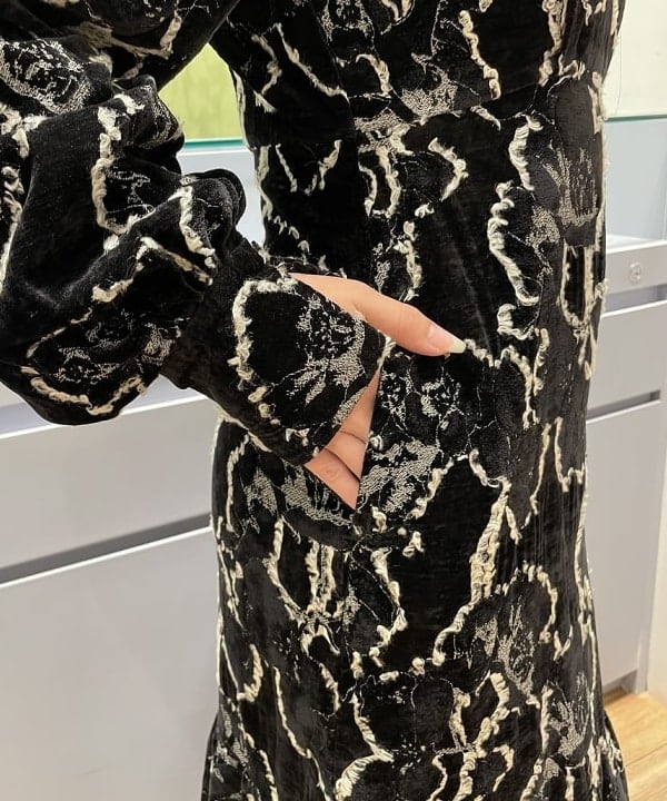 chikaさんの「BEAMS WOMEN｜RBS / ジャカード ベルベット ワンピース」を使ったコーディネート