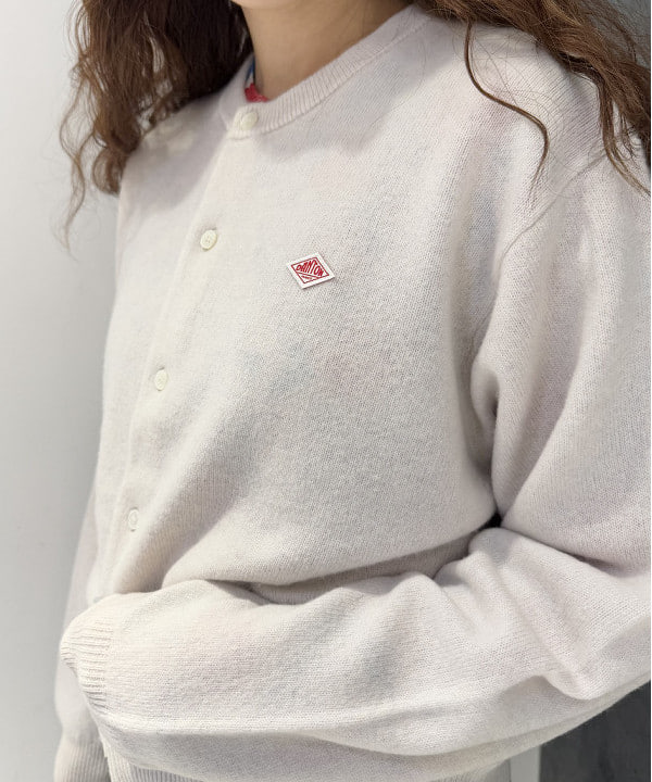 庭野 優紀さんの「BEAMS WOMEN｜DANTON / LAMBS WOOL CREWNECK CARDIGAN」を使ったコーディネート