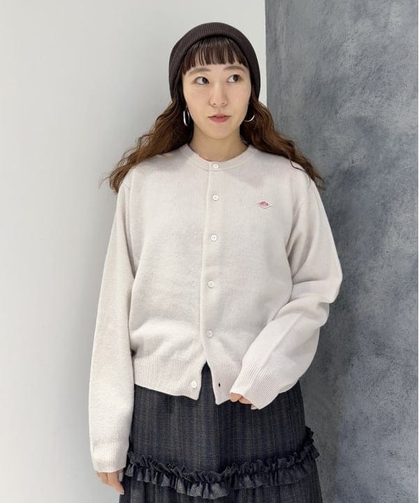 庭野 優紀さんの「BEAMS WOMEN｜DANTON / LAMBS WOOL CREWNECK CARDIGAN」を使ったコーディネート
