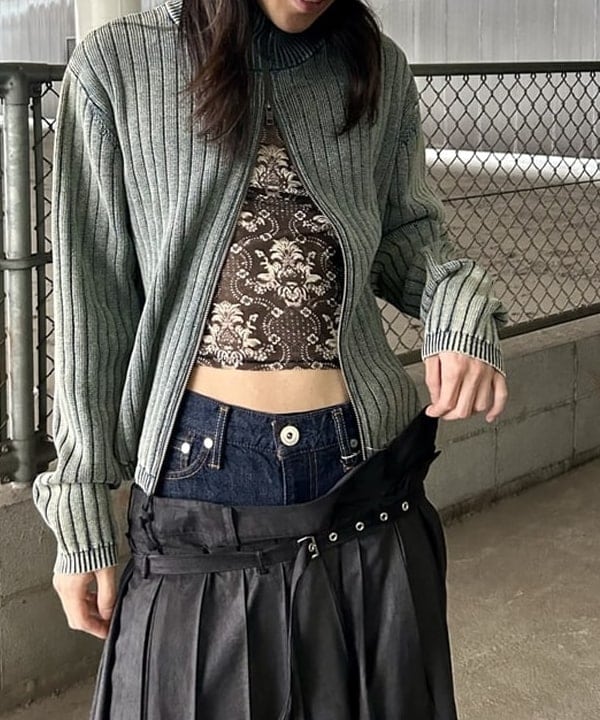 翔さんの「BEAMS WOMEN｜リラックスフィット フェード スタンド フルジップ ニット」を使ったコーディネート