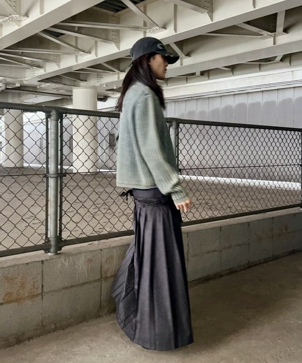 翔さんの「BEAMS WOMEN｜リラックスフィット フェード スタンド フルジップ ニット」を使ったコーディネート