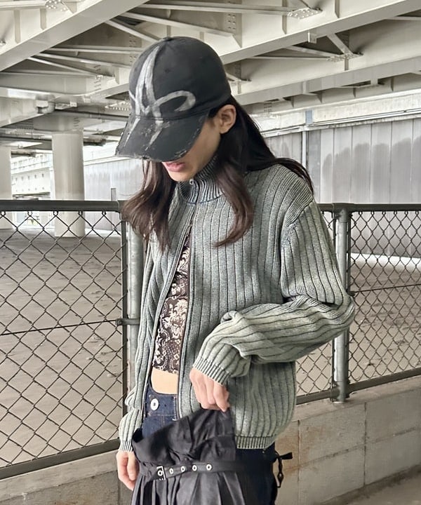 翔さんの「BEAMS WOMEN｜リラックスフィット フェード スタンド フルジップ ニット」を使ったコーディネート