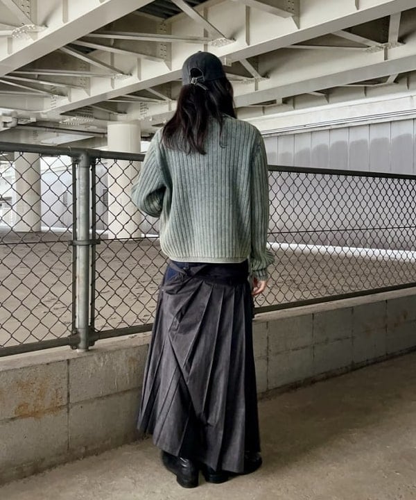 翔さんの「BEAMS WOMEN｜リラックスフィット フェード スタンド フルジップ ニット」を使ったコーディネート