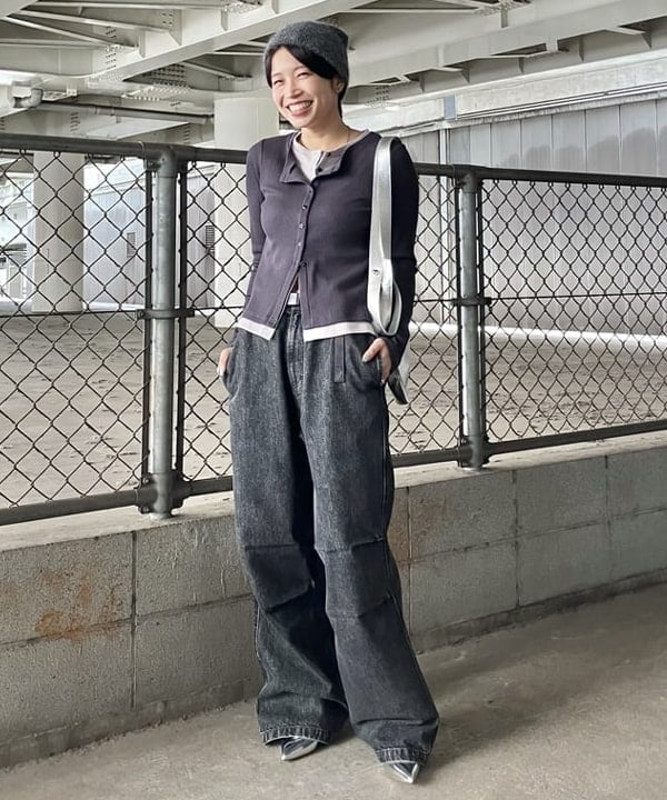 みやさかさんの「BEAMS WOMEN｜【別注】Gramicci / デニム オーバーパンツ」を使ったコーディネート