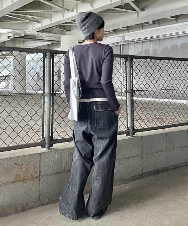 みやさかさんの「BEAMS WOMEN｜【別注】Gramicci / デニム オーバーパンツ」を使ったコーディネート