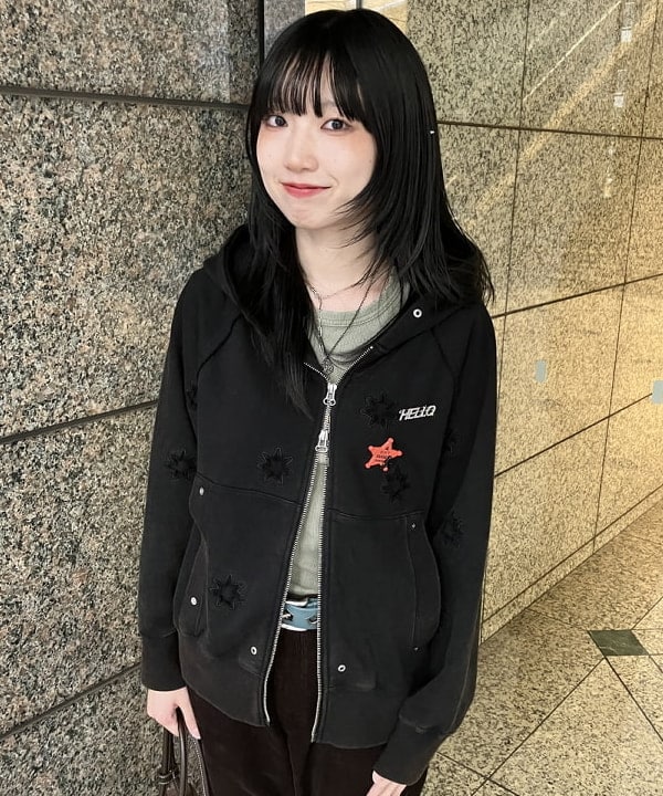 加歩さんの「BEAMS WOMEN｜コード フレア パンツ」を使ったコーディネート