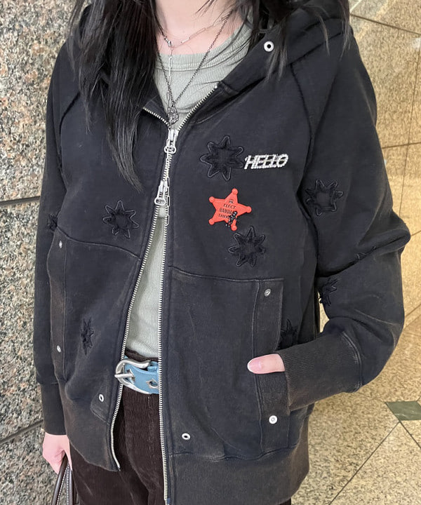 加歩さんの「BEAMS WOMEN｜コード フレア パンツ」を使ったコーディネート