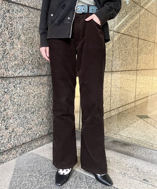 加歩さんの「BEAMS WOMEN｜コード フレア パンツ」を使ったコーディネート