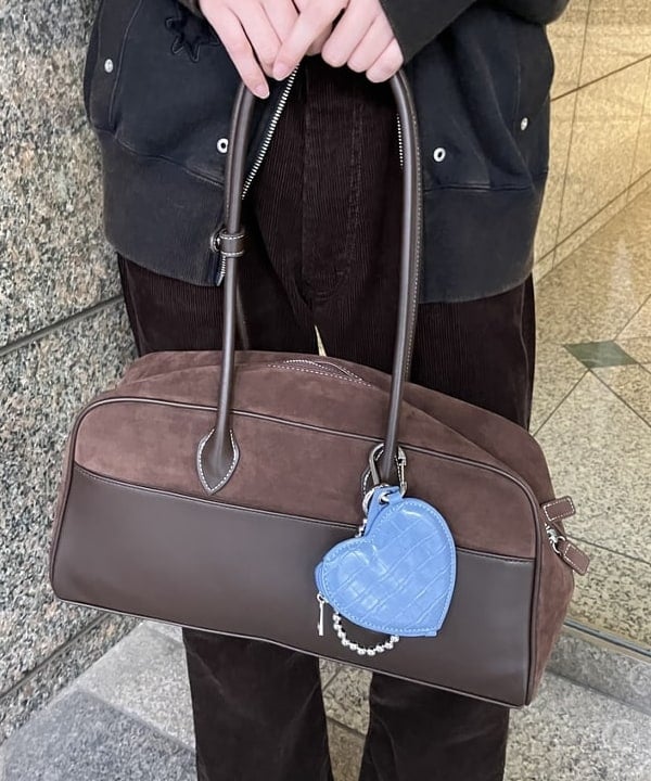 加歩さんの「BEAMS WOMEN｜コード フレア パンツ」を使ったコーディネート