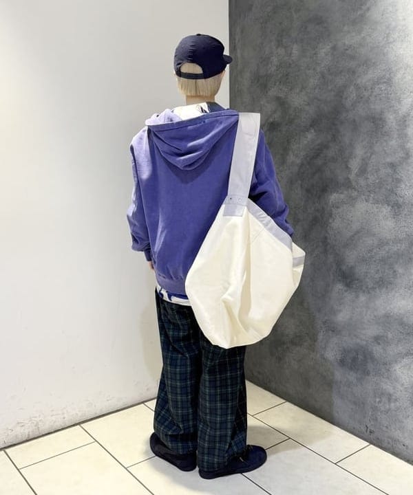 yokoyama shionさんの「BEAMS WOMEN｜【別注】REMI RELIEF / Sweat Zip Hoodie」を使ったコーディネート