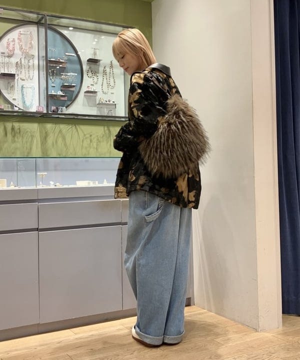 イトウミサキさんの「BEAMS WOMEN｜RBS / フェイクファー ステンカラー コート」を使ったコーディネート