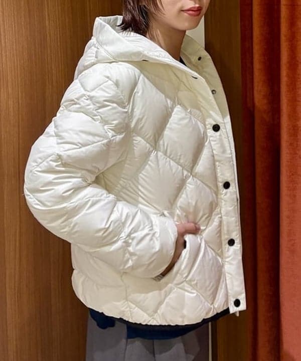 イナダさんの「BEAMS WOMEN｜▲MONCLER / ARVOUIN ダウンジャケット」を使ったコーディネート