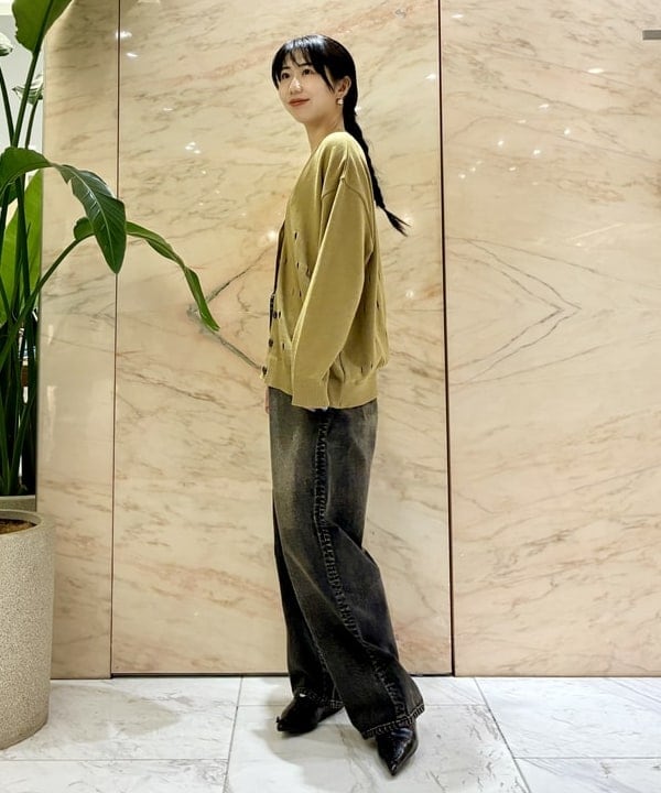 中丸　栞さんの「BEAMS WOMEN｜INSCRIRE / バギー デニム」を使ったコーディネート