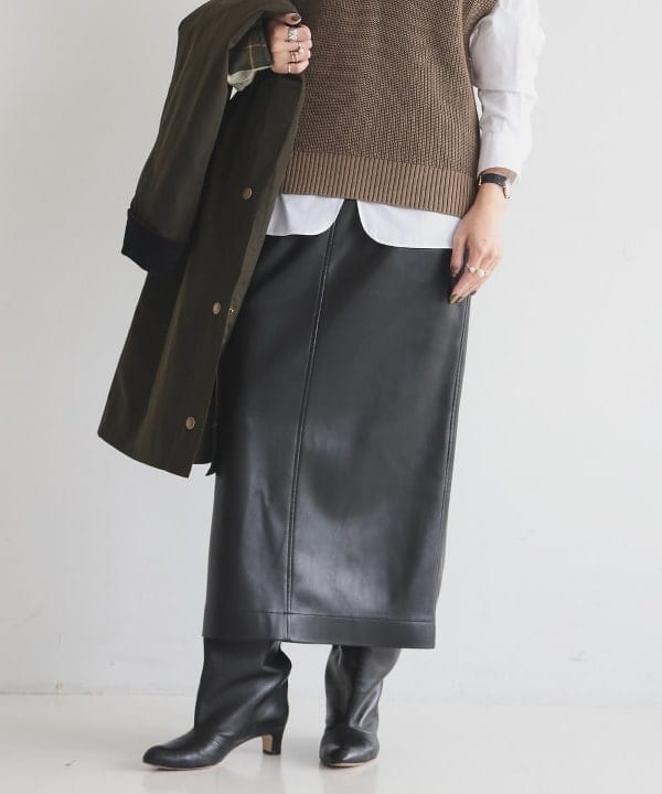 SANOさんの「BEAMS WOMEN｜【別注】BARBOUR / BURGHLEY ロングコート」を使ったコーディネート