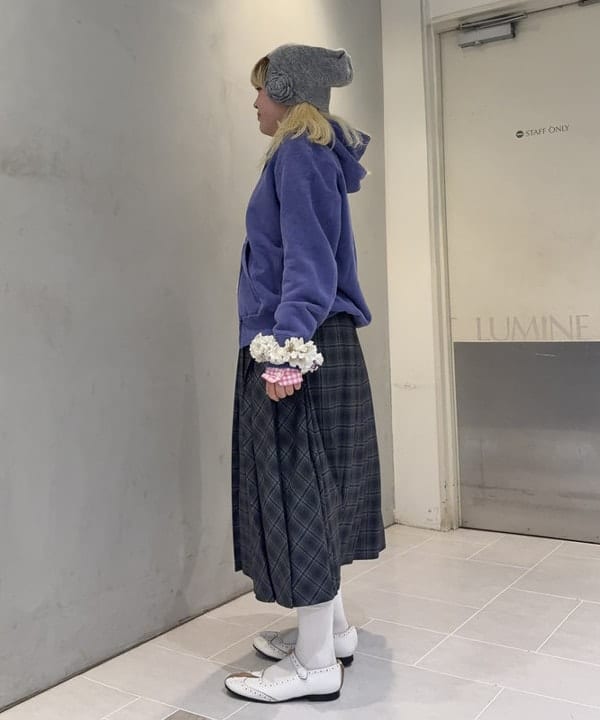 大石彩可さんの「BEAMS WOMEN｜【別注】REMI RELIEF / Sweat Zip Hoodie」を使ったコーディネート