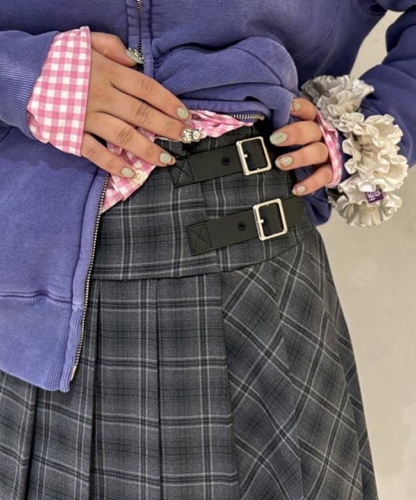 大石彩可さんの「BEAMS WOMEN｜【別注】REMI RELIEF / Sweat Zip Hoodie」を使ったコーディネート