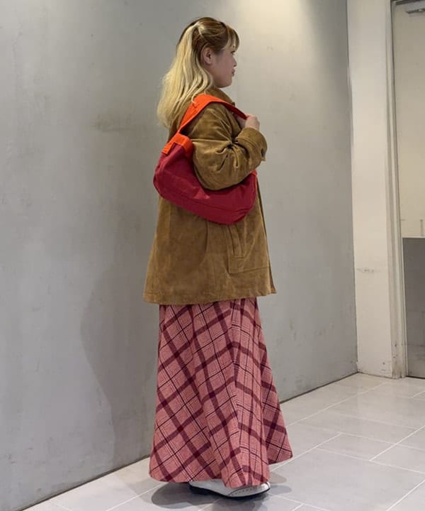 大石彩可さんの「BEAMS WOMEN｜ニュースペーパーバッグ ミニ」を使ったコーディネート