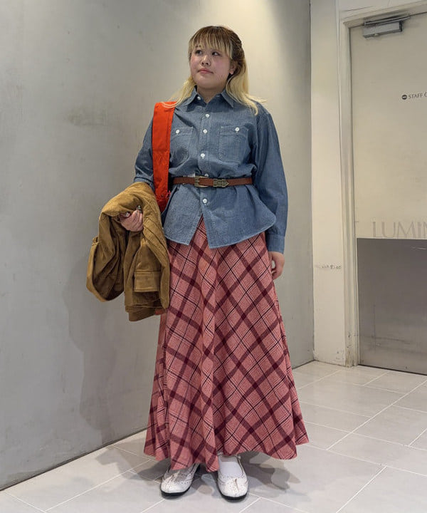 大石彩可さんの「BEAMS WOMEN｜ニュースペーパーバッグ ミニ」を使ったコーディネート