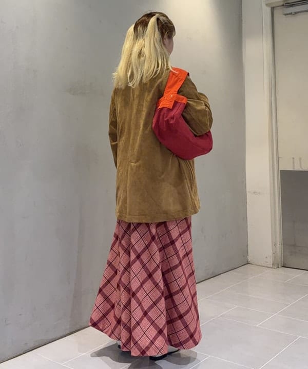 大石彩可さんの「BEAMS WOMEN｜ニュースペーパーバッグ ミニ」を使ったコーディネート