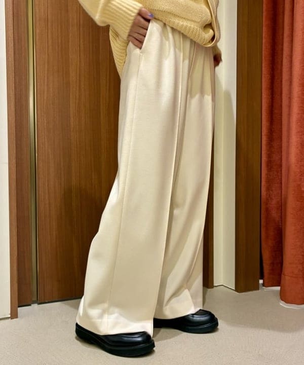 イナダさんの「BEAMS WOMEN｜ポリエステル ウール トロピカル シアー シャツ」を使ったコーディネート