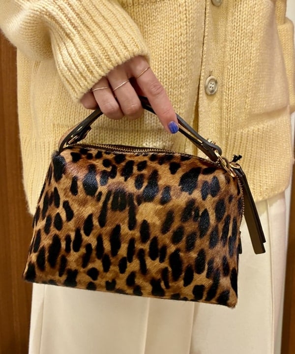 イナダさんの「BEAMS WOMEN｜ポリエステル ウール トロピカル シアー シャツ」を使ったコーディネート