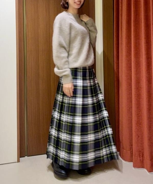 イナダさんの「BEAMS WOMEN｜ヤク フォックス ロングスリーブ プルオーバーニット」を使ったコーディネート