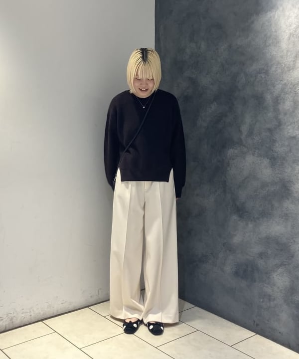菜月さんの「BEAMS WOMEN｜【別注】BATONER / カシミヤフォックス クルーネック ニット」を使ったコーディネート