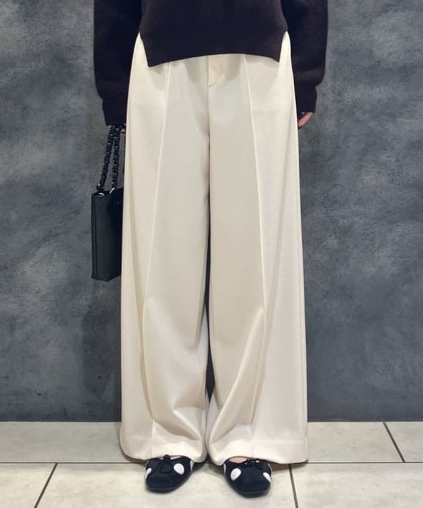 菜月さんの「BEAMS WOMEN｜【別注】BATONER / カシミヤフォックス クルーネック ニット」を使ったコーディネート