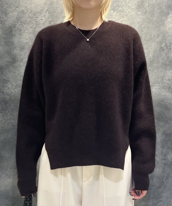 菜月さんの「BEAMS WOMEN｜【別注】BATONER / カシミヤフォックス クルーネック ニット」を使ったコーディネート