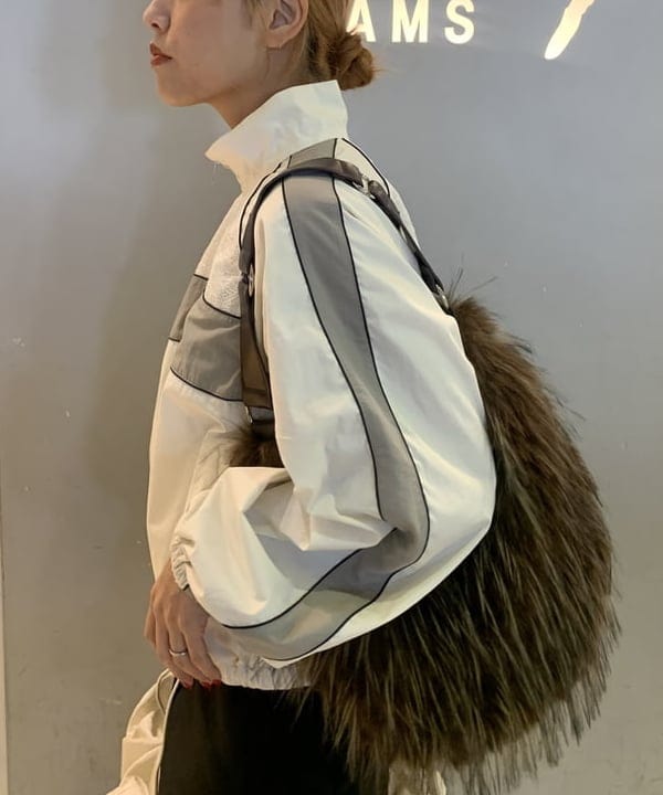 れいなさんの「BEAMS WOMEN｜ロング ファー バッグ」を使ったコーディネート