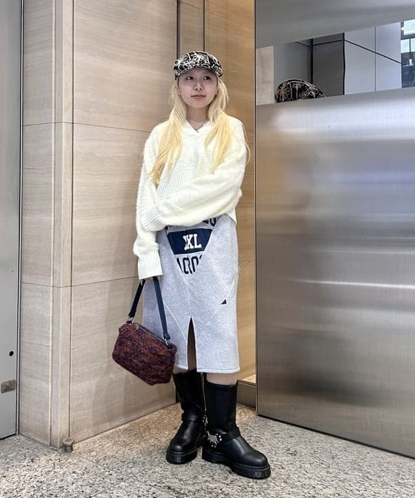 太陽と潮風が似合う、ヘルシーな肌見せ。大人の夏休みに寄り添うリゾートドレス