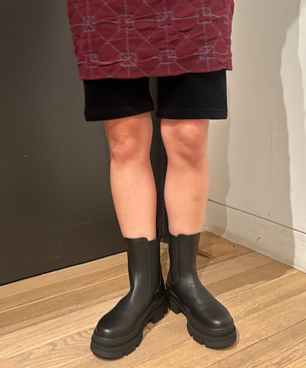 佐藤 亜美さんの「BEAMS WOMEN｜【別注】YanYan / June Dress」を使ったコーディネート