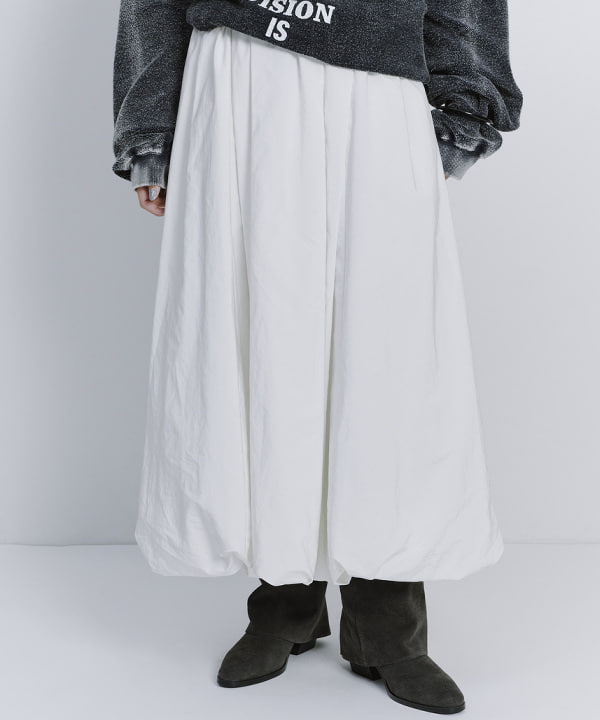 大木さんの「BEAMS WOMEN｜バルーン スカート」を使ったコーディネート