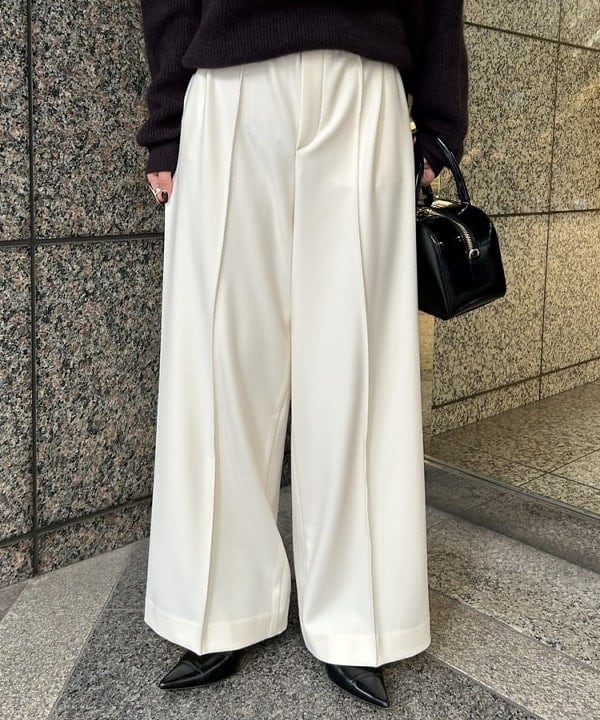 大槻 まひろさんの「BEAMS WOMEN｜【別注】BATONER / カシミヤフォックス クルーネック ニット」を使ったコーディネート