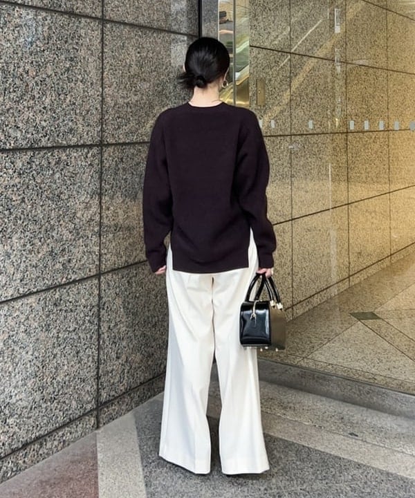 大槻 まひろさんの「BEAMS WOMEN｜【別注】BATONER / カシミヤフォックス クルーネック ニット」を使ったコーディネート