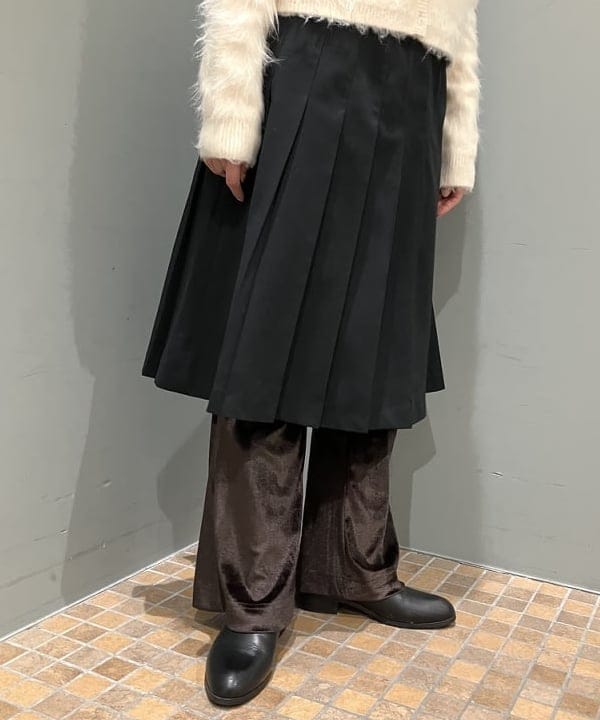 森本 理絵さんの「BEAMS WOMEN｜【別注】FRED PERRY / Tennis Pleats Skirt」を使ったコーディネート