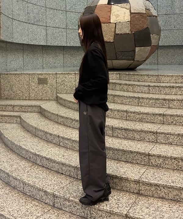amiriさんの「BEAMS WOMEN｜【別注】FRED PERRY / SHELL PANTS」を使ったコーディネート