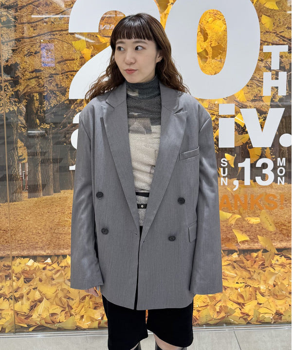 庭野 優紀さんの「BEAMS WOMEN｜4ボタン W ビッグ ジャケット」を使ったコーディネート