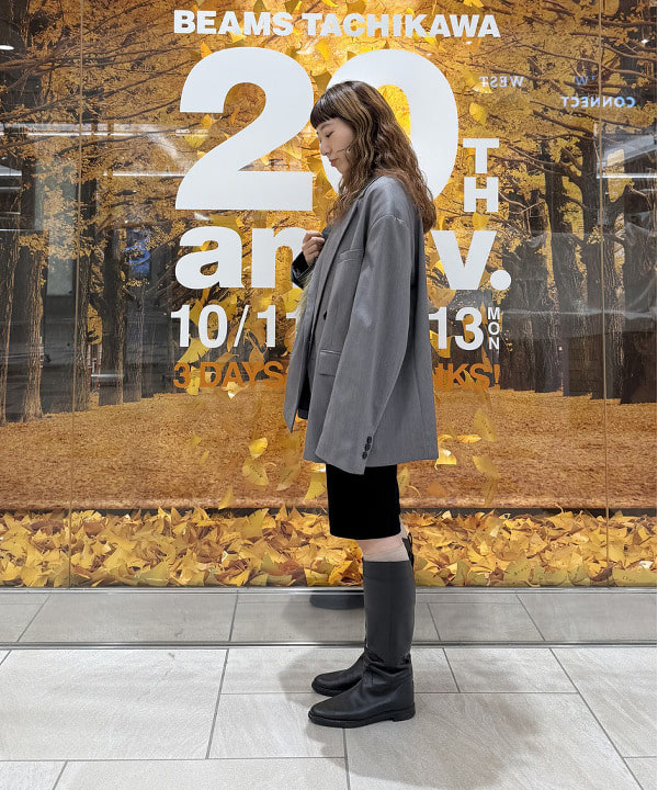 庭野 優紀さんの「BEAMS WOMEN｜4ボタン W ビッグ ジャケット」を使ったコーディネート