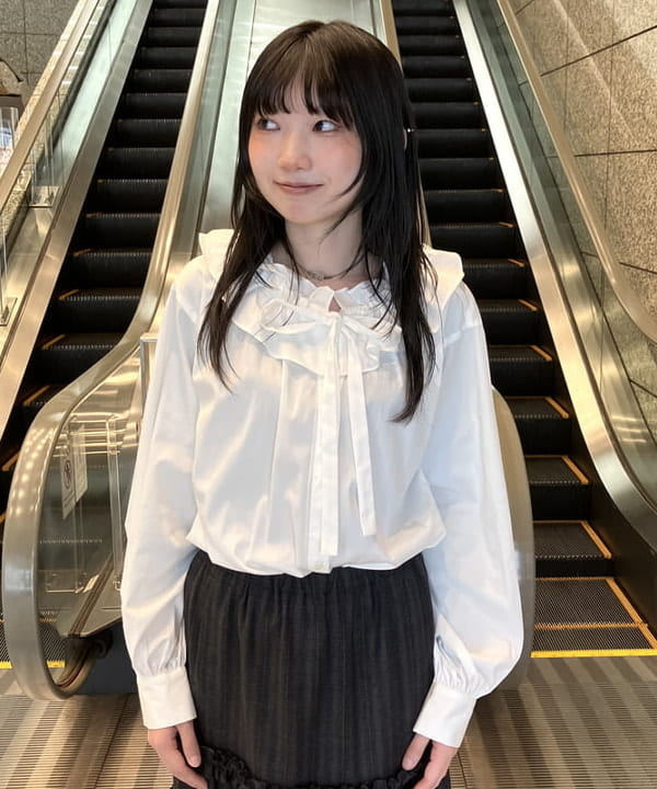 加歩さんの「BEAMS WOMEN｜フリルカラー リボン ブラウス」を使ったコーディネート