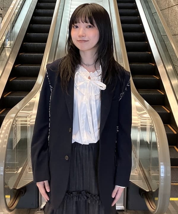 加歩さんの「BEAMS WOMEN｜フリルカラー リボン ブラウス」を使ったコーディネート