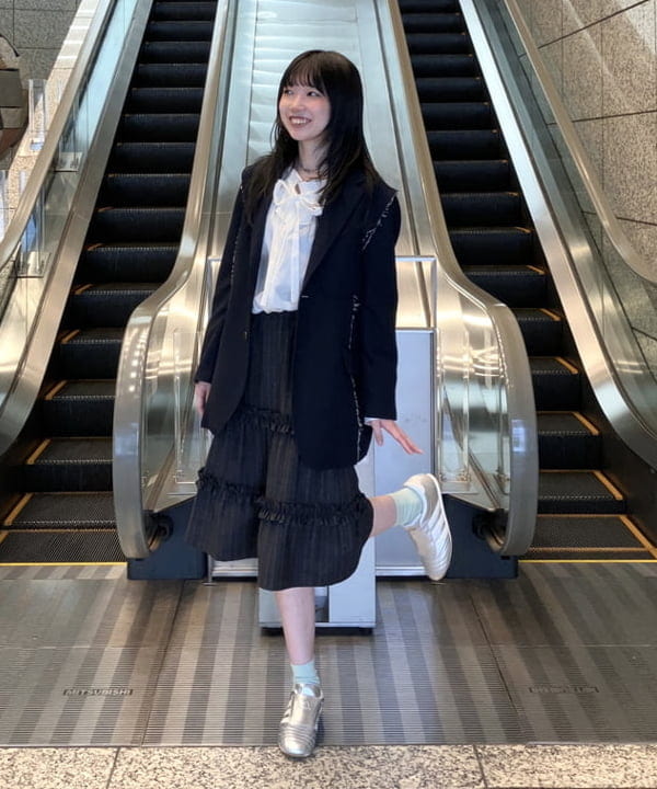 加歩さんの「BEAMS WOMEN｜フリルカラー リボン ブラウス」を使ったコーディネート