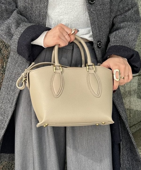 大槻 まひろさんの「BEAMS WOMEN｜Traditional Weatherwear / MALTON HEAT TWEED コート」を使ったコーディネート