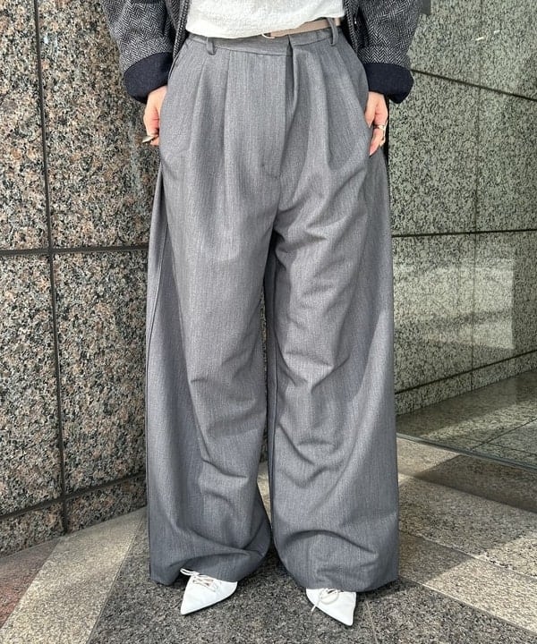 大槻 まひろさんの「BEAMS WOMEN｜Traditional Weatherwear / MALTON HEAT TWEED コート」を使ったコーディネート