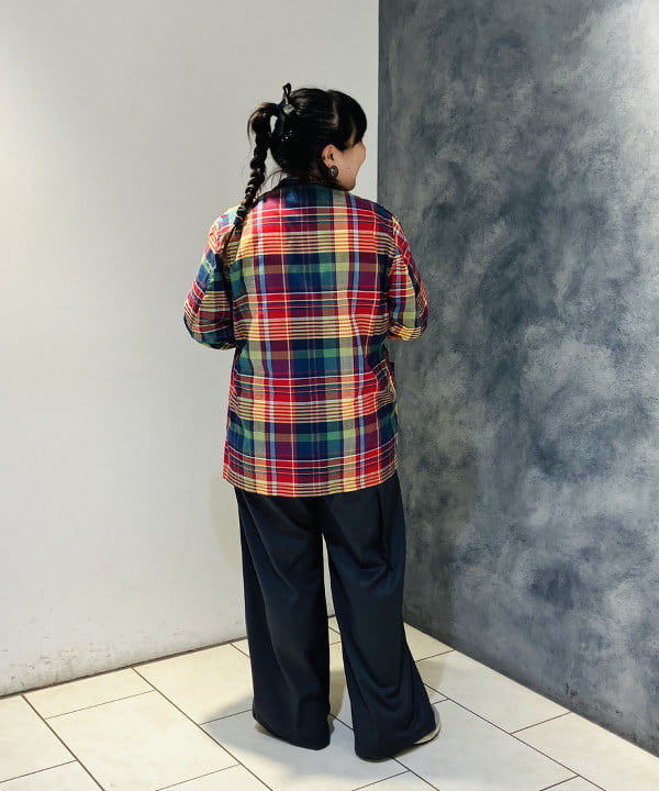 佐藤 歩さんの「BEAMS WOMEN｜【別注】Gramicci / 2プリーツ ワイド スラックス 25FW」を使ったコーディネート